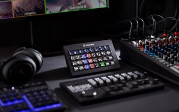stream-deck-xl-Lifestyle stream-deck-xl-Lifestyle