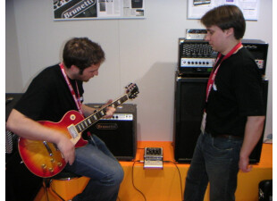 Les modos en train de tester les amplis Brunetti