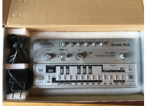 Cyclone Analogic Bass Bot TT-303 (93794)