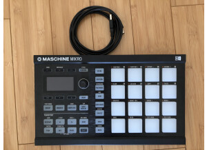 Native Instruments Maschine Mikro MKII (555)