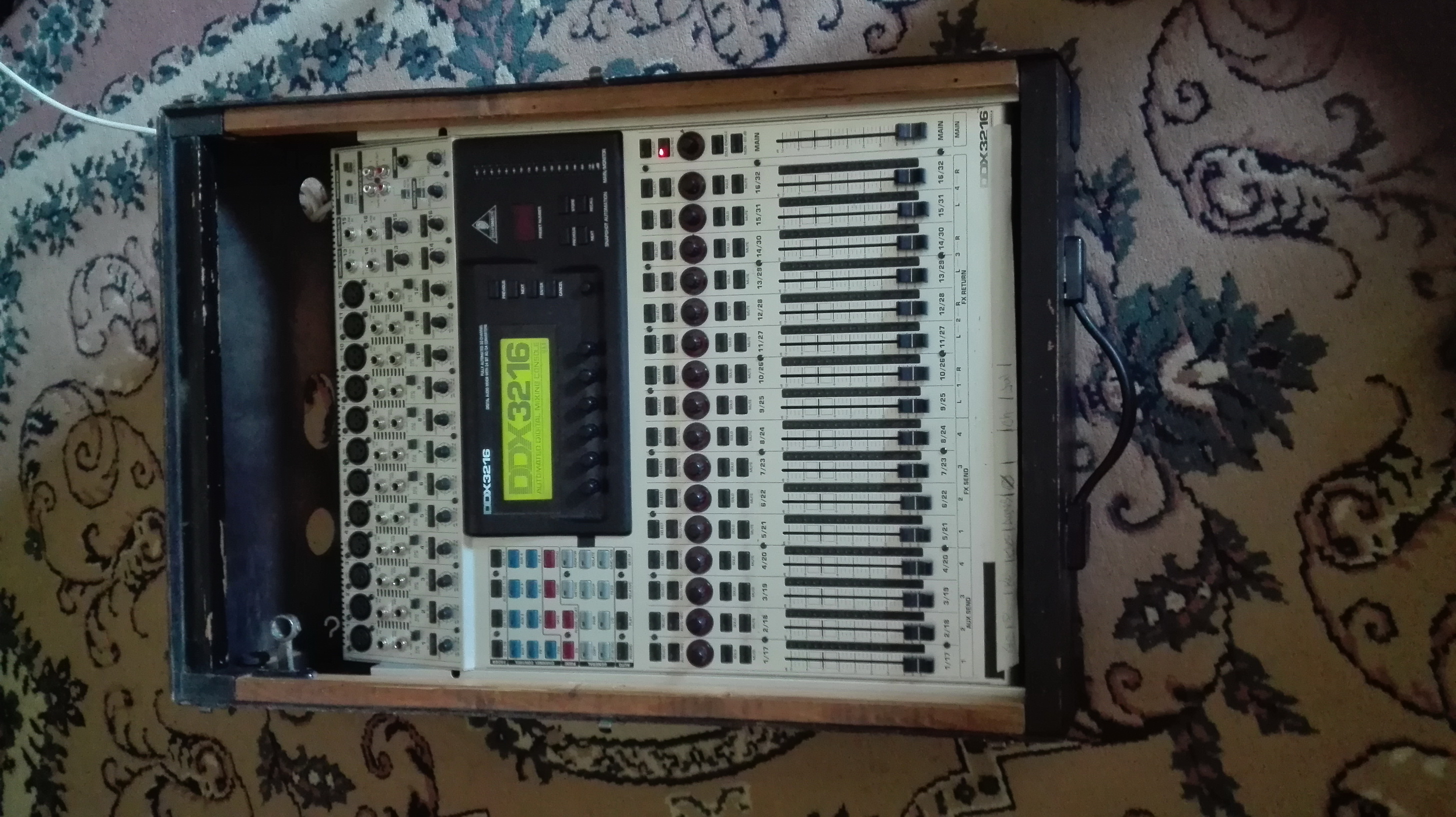 table de mixage DDX3216 Behringer et régie numérique complète
