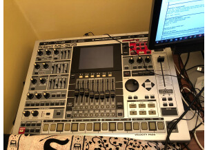 Roland MC-909 Sampling Groovebox (63871)