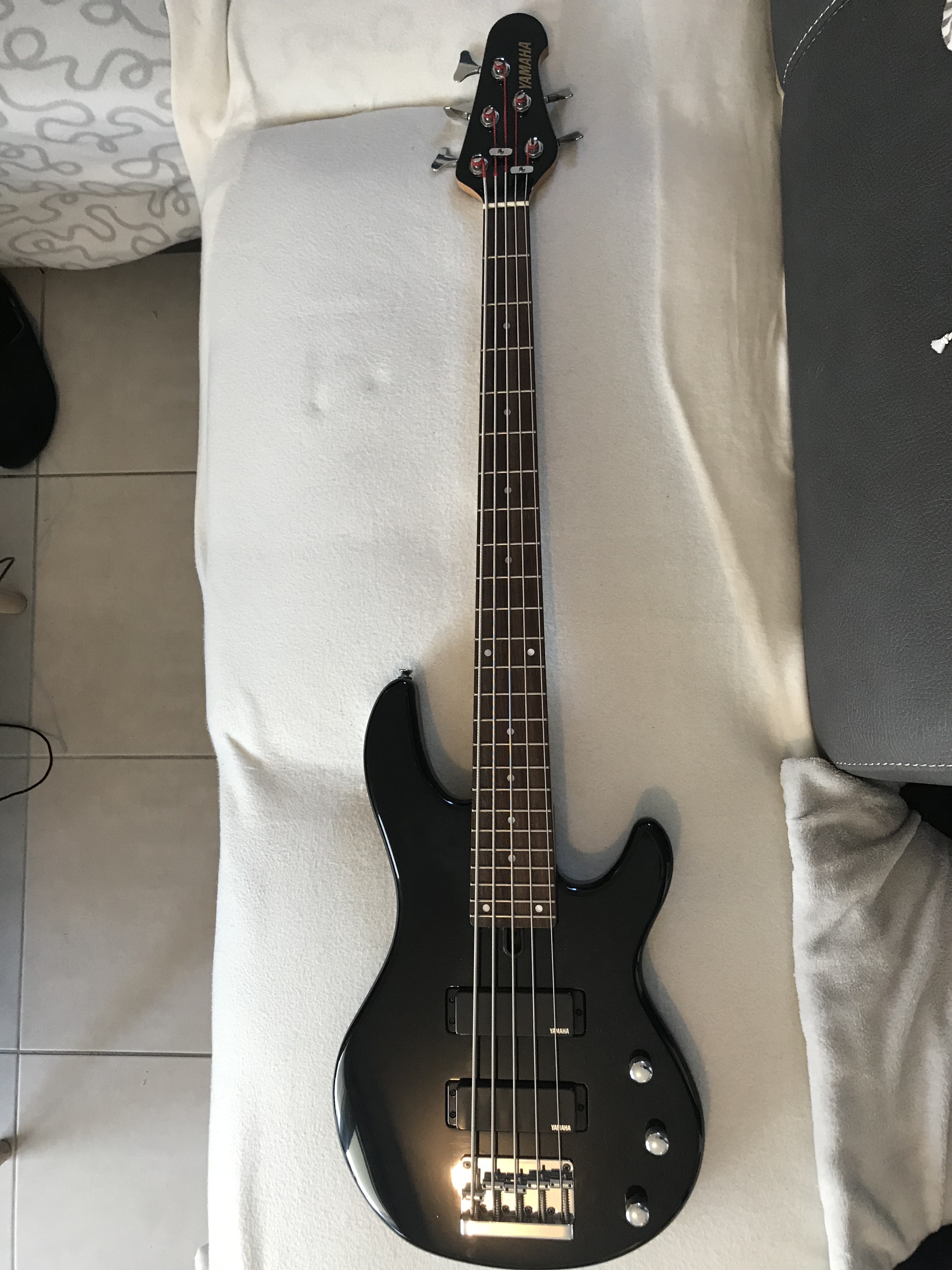 VINTAGE  5 CORDES  YAMAHA BBN5  2     PASSIVE PAS DE PREAMPLI NI PILE  MADE IN VIETNAM