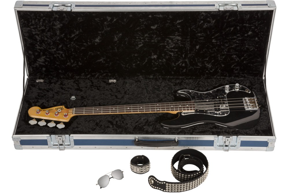 Fender-Custom-Shop-Limited-Edition-Phil-Lynott-Precision-Bass-in-case-1000x667