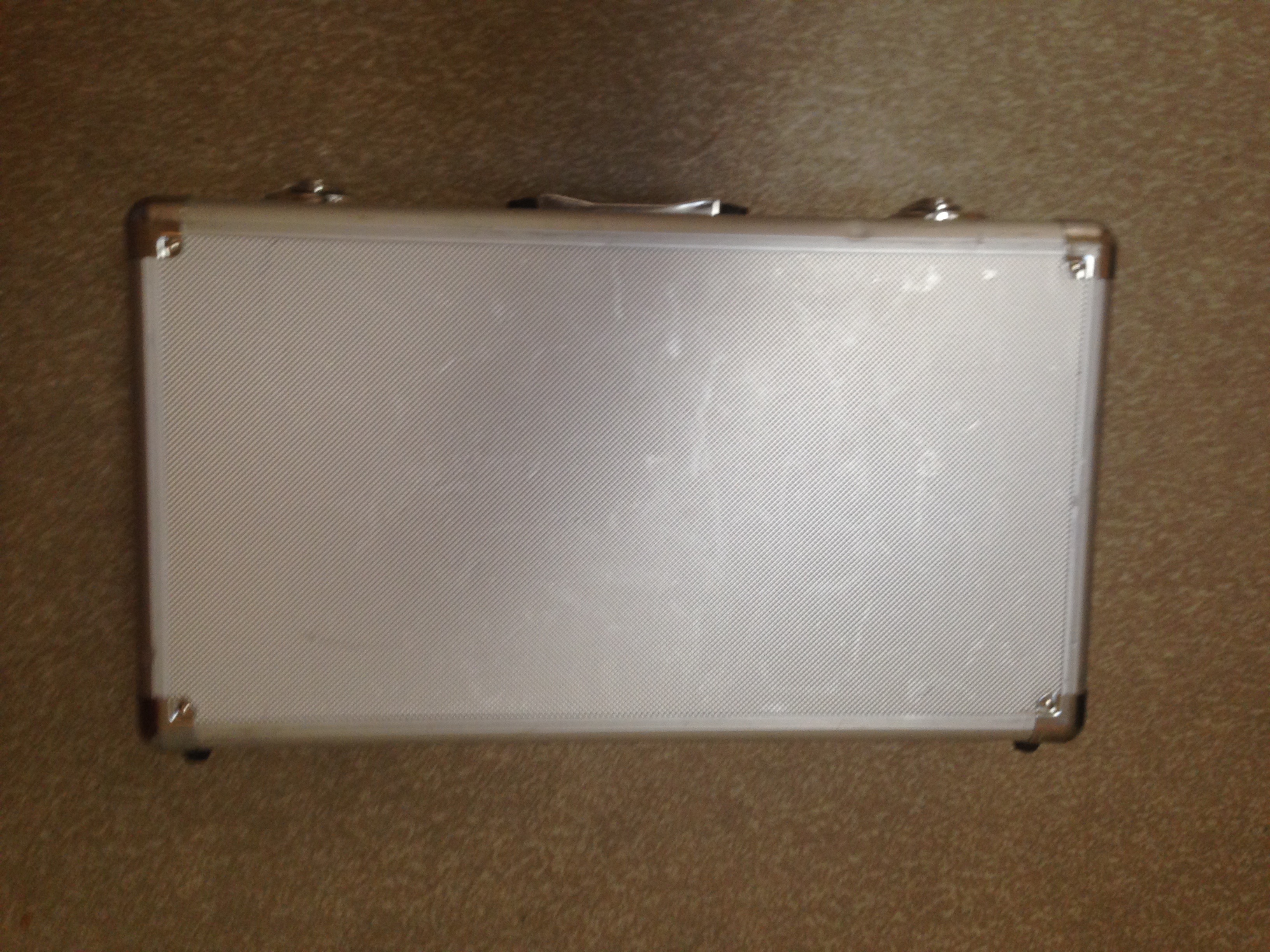 Vds malette Audiovisit avec un récepteurs oreillettes et trois micros cravate / casque /serre-tête