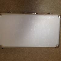 Vds malette Audiovisit avec un récepteurs oreillettes et trois micros cravate / casque /serre-tête