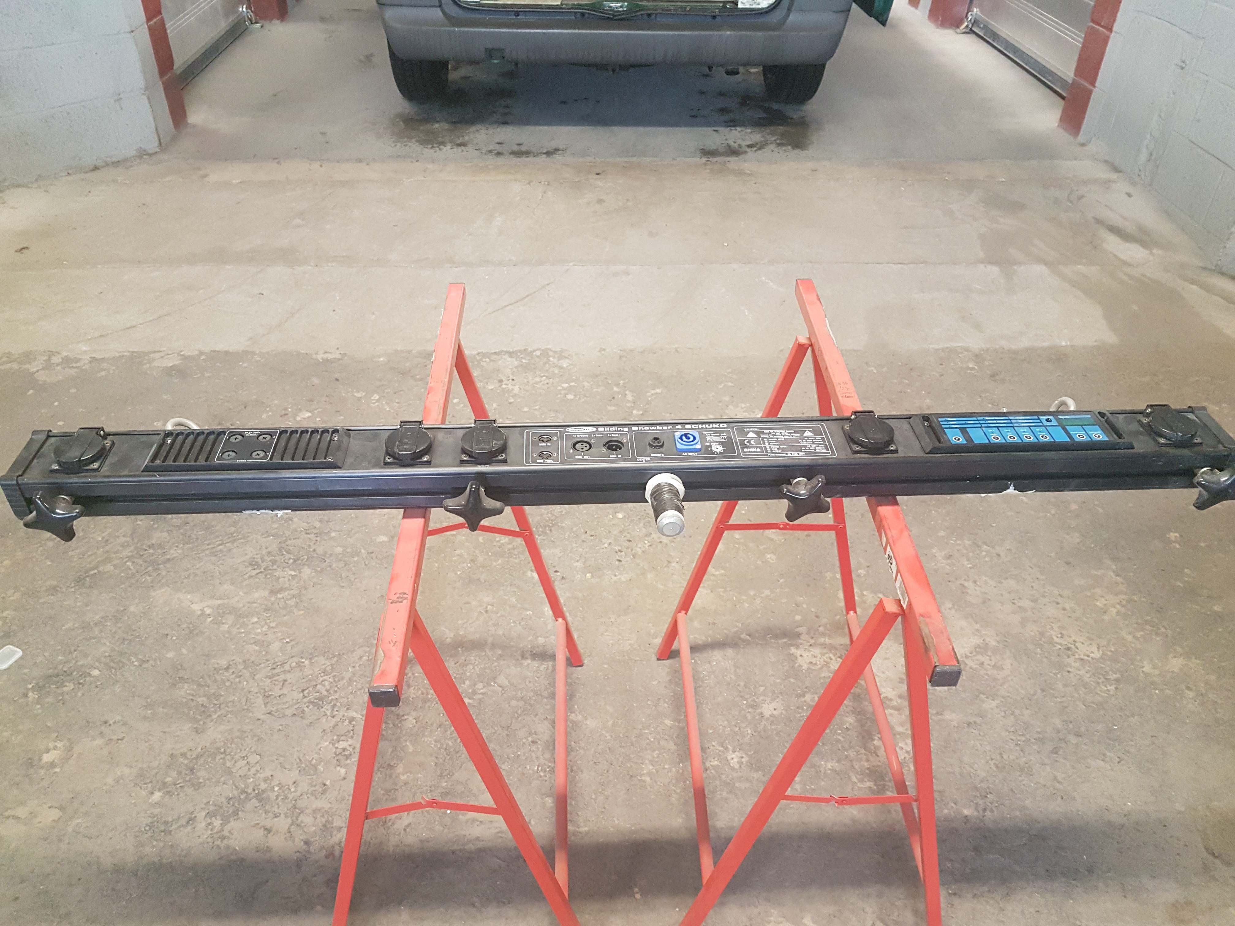 Showtec Sliding Showbar 4 Prise Schuko