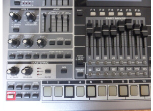 Roland MC-909 Sampling Groovebox (79102)