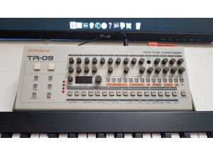 Roland TR-09 (5052)