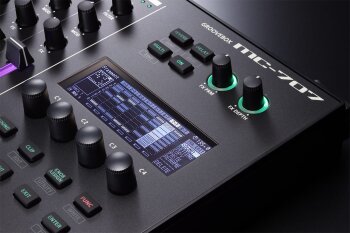 mc-707_display_track_gal mc-707_display_track_gal