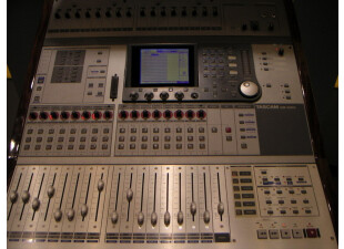 Soleil couchant sur la Tascam DM-3200...