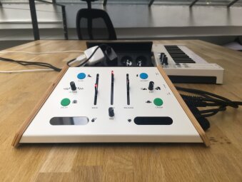 synthétiseur.JPG synthétiseur.JPG