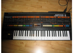 Roland Jupiter-8 (32717)