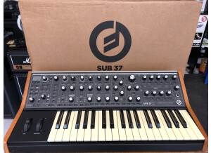 Moog Music SUB 37 (34911)