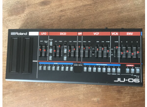 Roland JU-06 (97659)