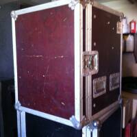 Vends RACK ROUGE BORDEAUX 12 U AVEC 3 PATCHS A 28 FICHES, 28 CABLES et 6 TRIPLETTES