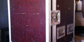 Vends RACK ROUGE BORDEAUX 12 U AVEC 3 PATCHS A 28 FICHES, 28 CABLES et 6 TRIPLETTES