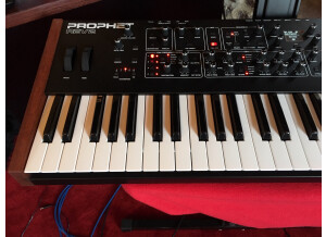 Dave Smith Instruments Prophet REV2 8 voix (52007)