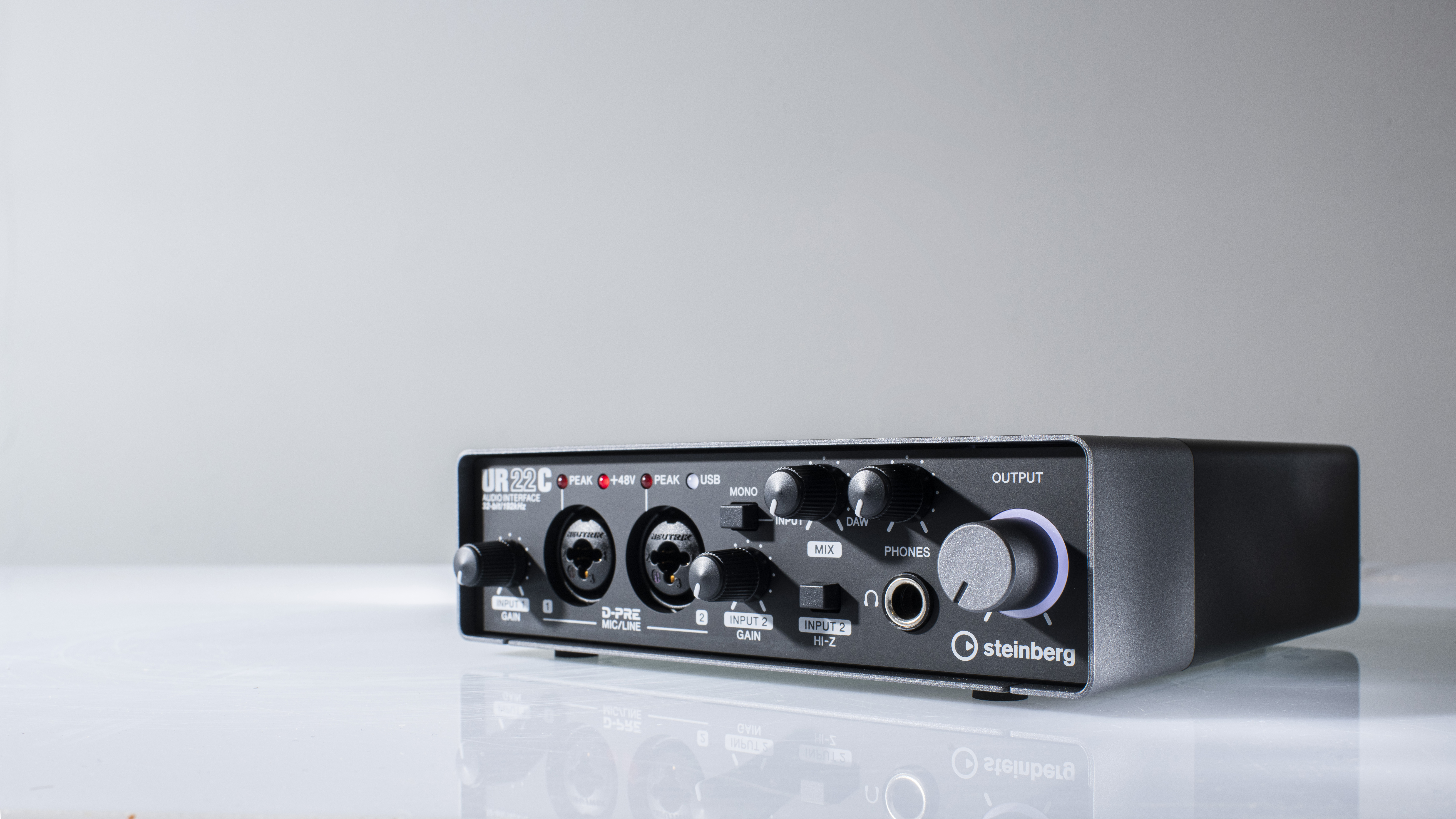 Steinberg UR22C : Steinberg UR22C mood far right angle bright -7810