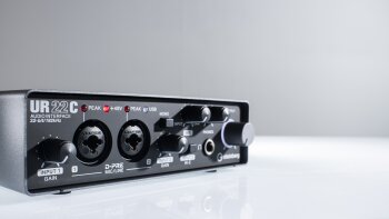 Steinberg UR22C : Steinberg UR22C mood near left angle bright focus logo-7799 Steinberg UR22C : Steinberg UR22C mood near left angle bright focus logo-7799