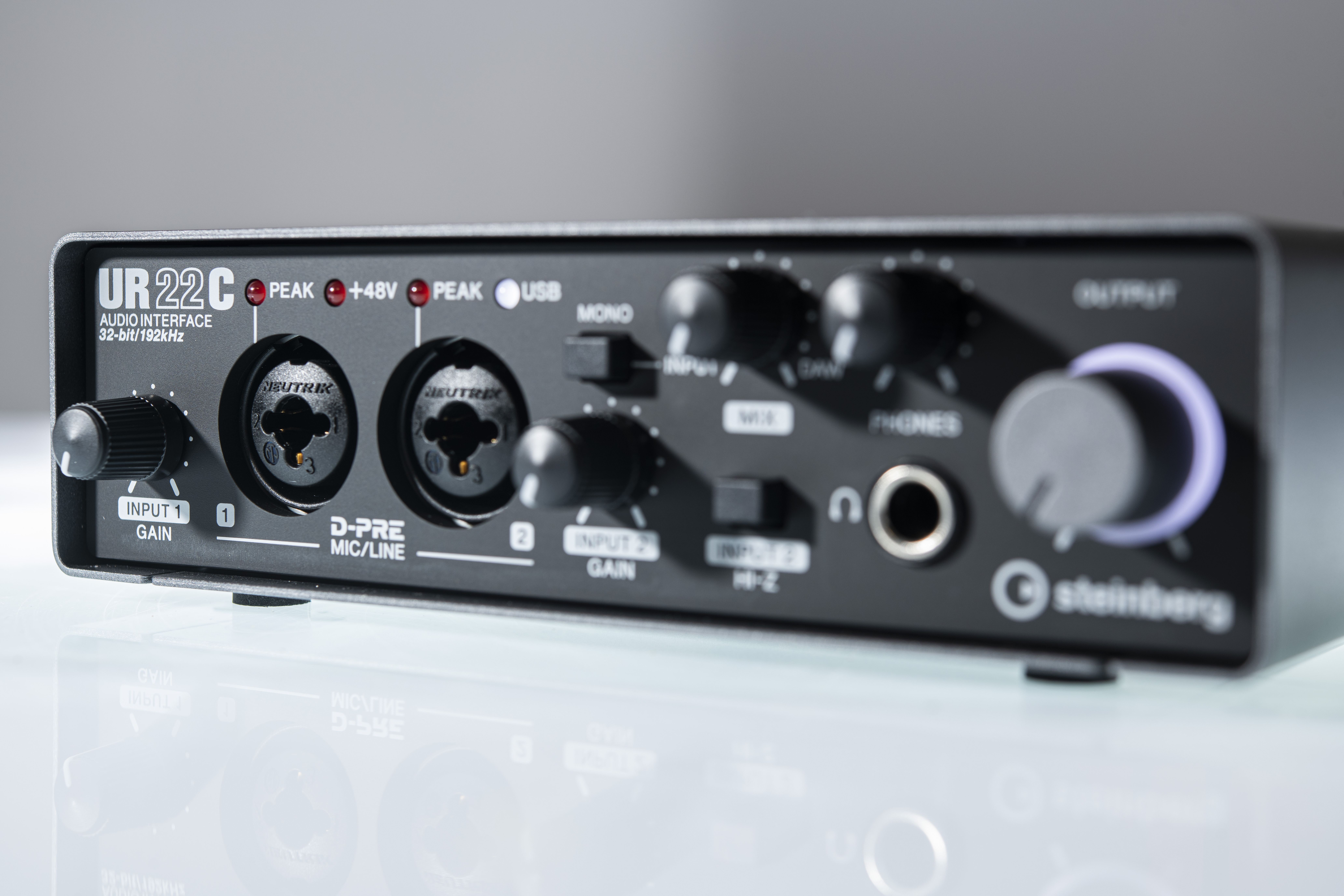 Steinberg UR22C : Steinberg UR22C mood near right angle bright focus logo-7665