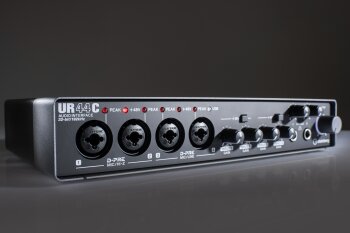 Steinberg UR44C : Steinberg UR44C mood left angle grey dark-7765 Steinberg UR44C : Steinberg UR44C mood left angle grey dark-7765