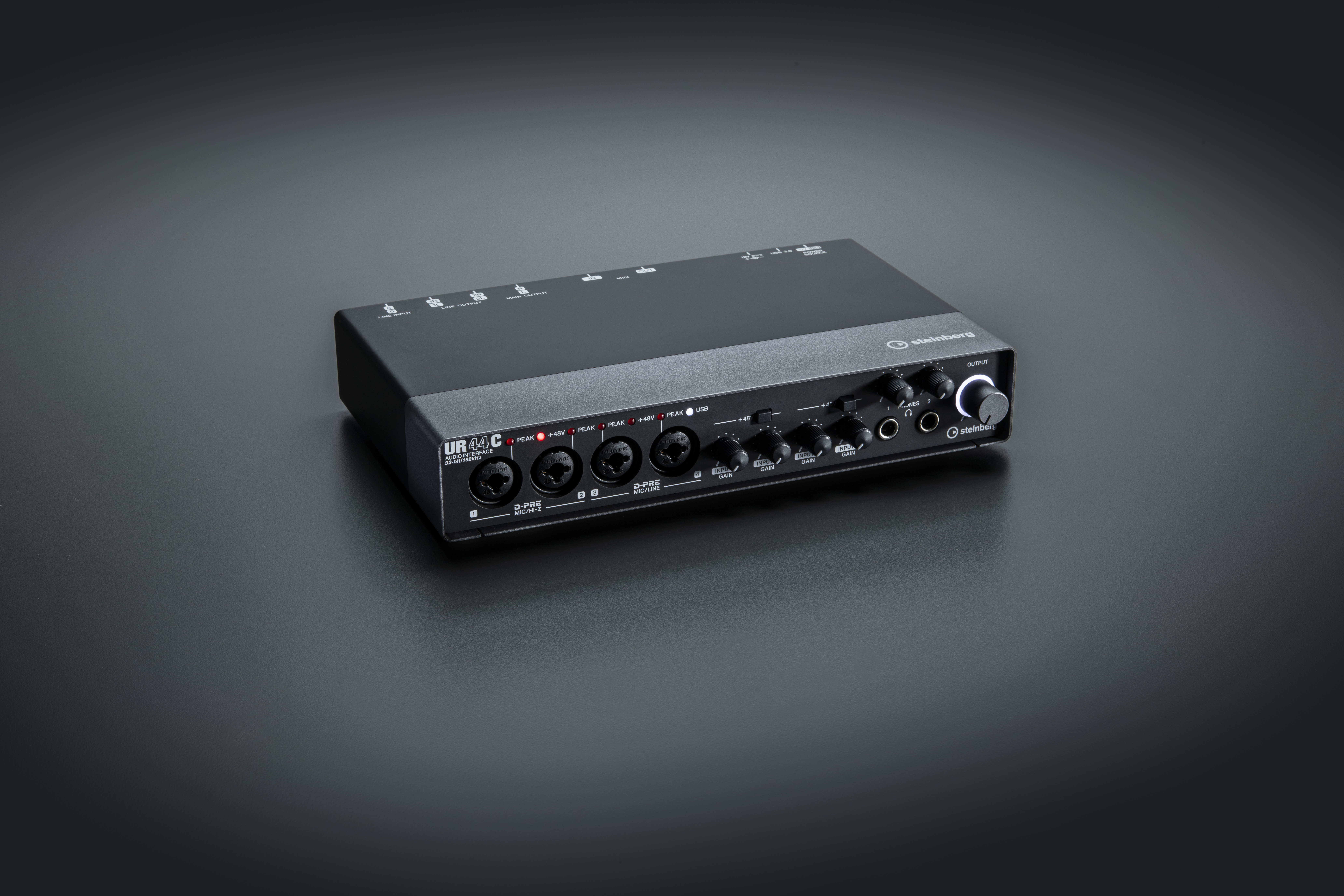 Steinberg UR44C : Steinberg UR44C mood from far grey dark-7863