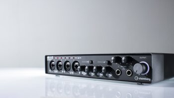 Steinberg UR44C : Steinberg UR44C mood right angle bright-7805 Steinberg UR44C : Steinberg UR44C mood right angle bright-7805