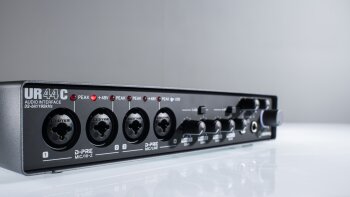 Steinberg UR44C : Steinberg UR44C mood left angle bright-7798 Steinberg UR44C : Steinberg UR44C mood left angle bright-7798