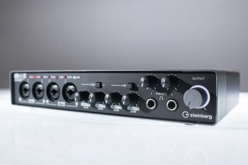 Steinberg UR44C : Steinberg UR44C mood right angle bright-7738 Steinberg UR44C : Steinberg UR44C mood right angle bright-7738