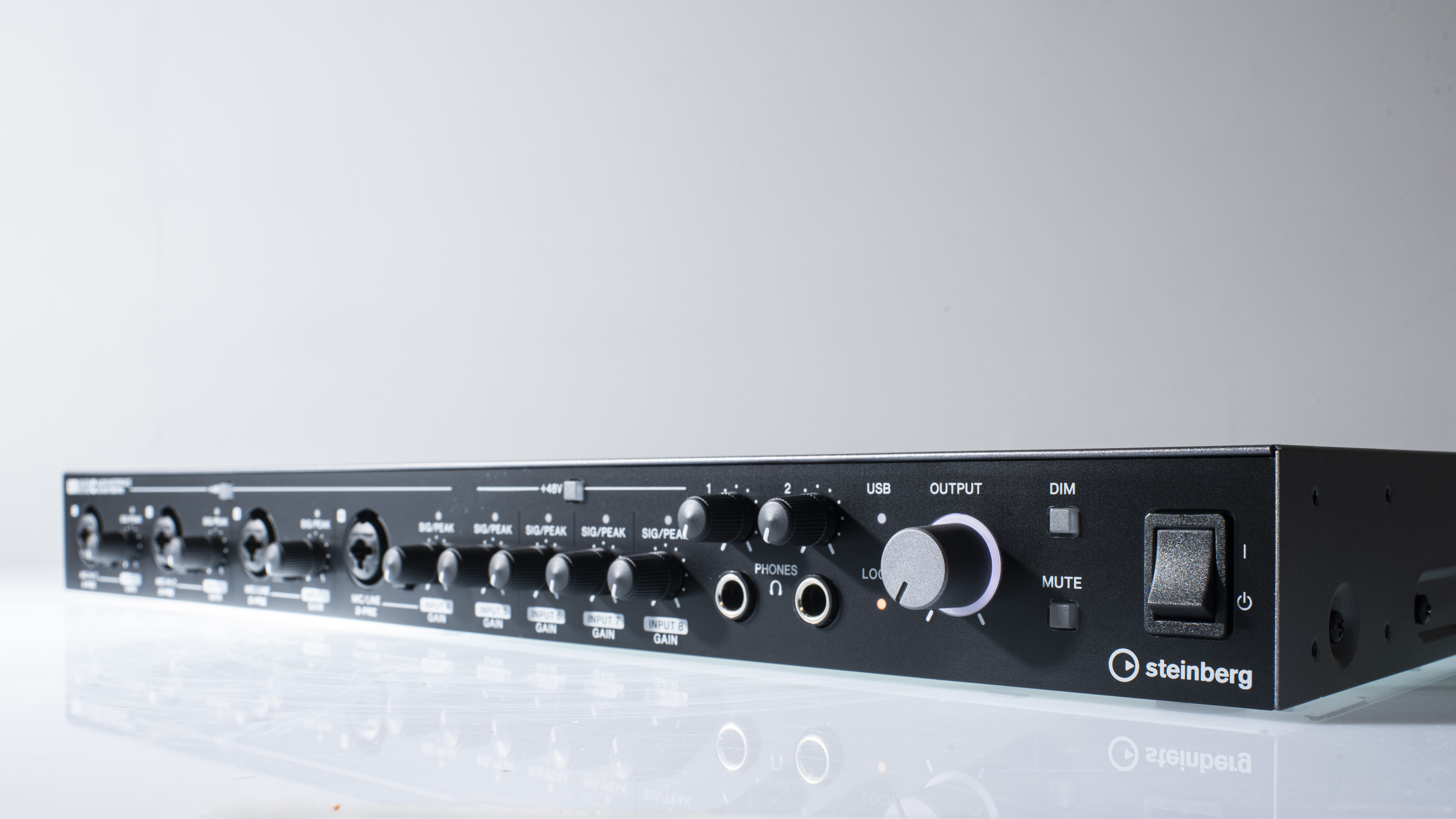 Steinberg UR816C : Steinberg UR816C mood right angle bright -7803