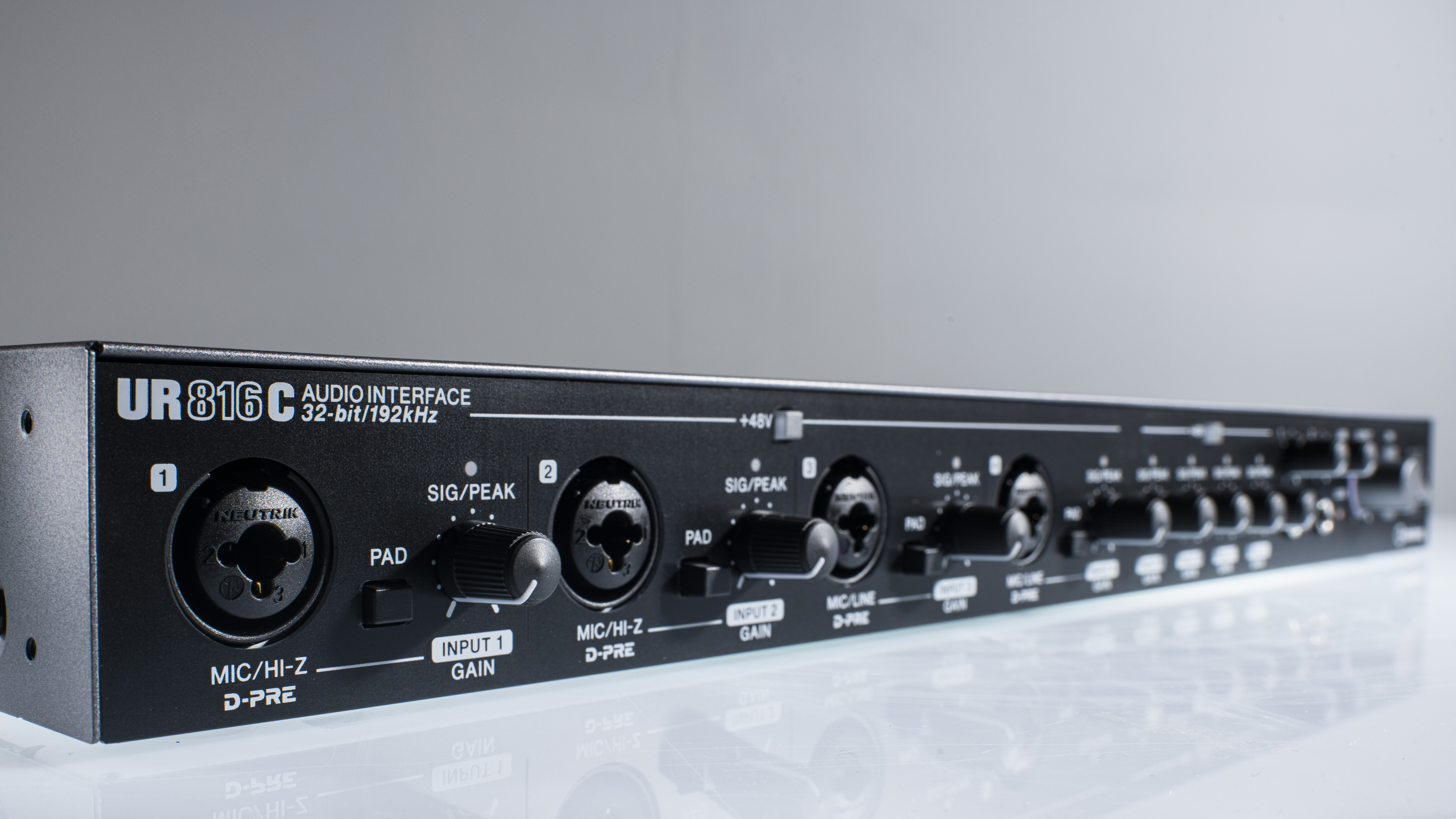 Steinberg UR816C : Steinberg UR816C mood left angle bright-7795