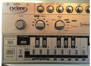 Cyclone Analogic Bass Bot TT-303 (92830)