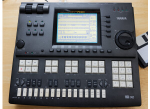 rewind-yamaha-qy700@1400x1050