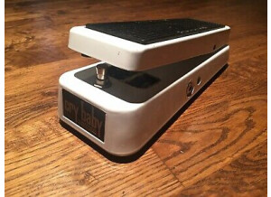 Limited-Edition-White-Dunlop-Cry-Baby-Wah-Guitar
