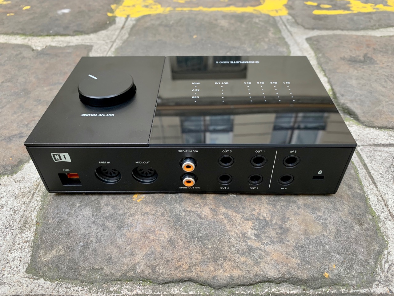 Komplete Audio 6 - 5