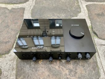 Komplete Audio 6 - 4 Komplete Audio 6 - 4