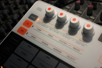 Uno Drum_2tof 09.JPG Uno Drum_2tof 09.JPG