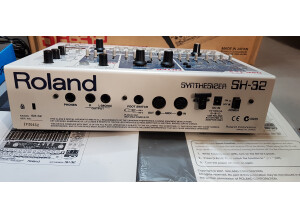 Roland SH-32 (6370)