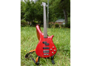 Warwick-Fortress-one-basse-4-cordes-rouge