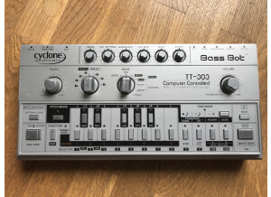 Cyclone Analogic Bass Bot TT-303 (44382)