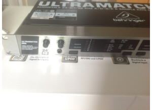 Behringer Ultramatch Pro SRC2496 (63587)