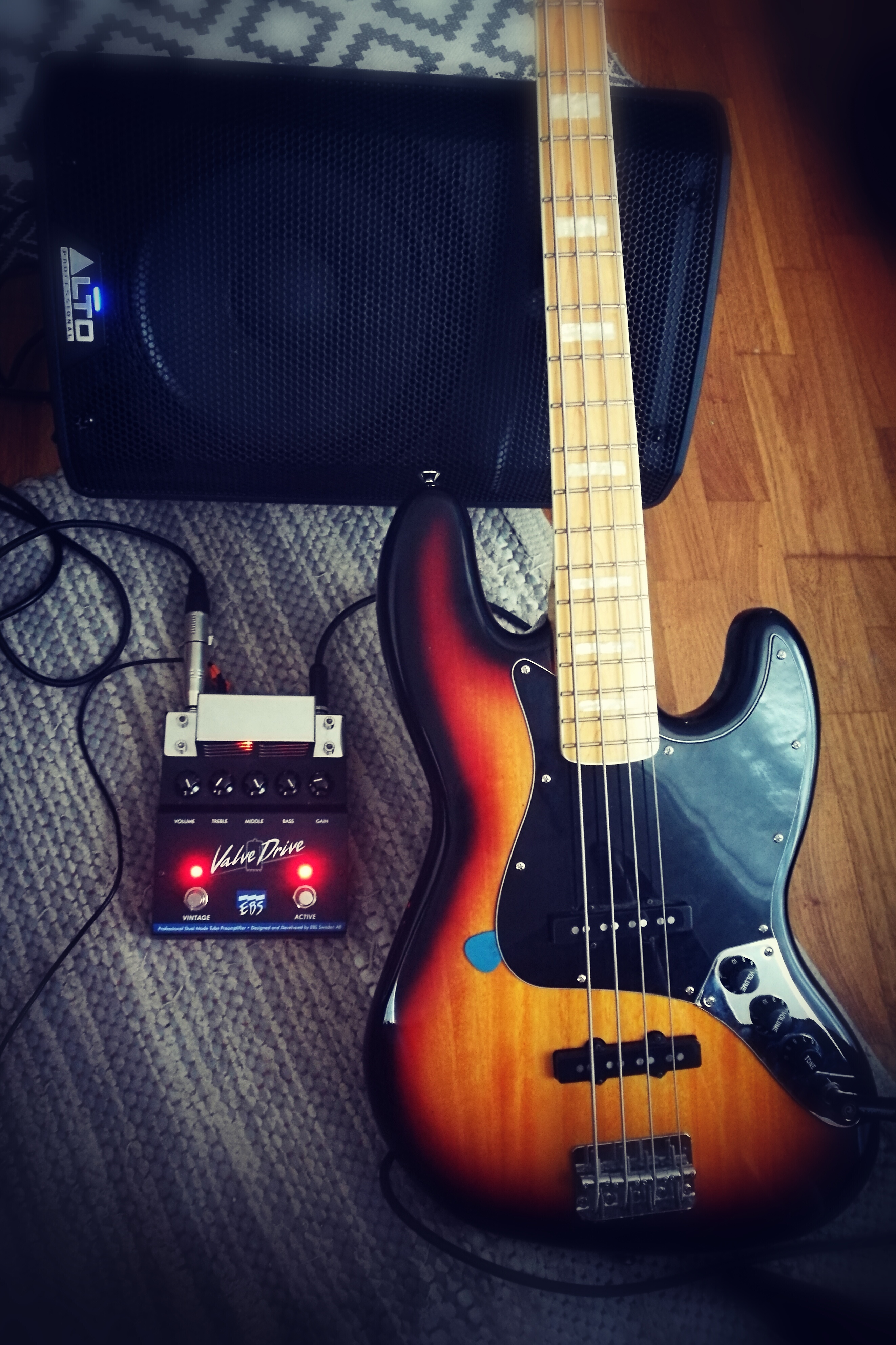 Squier Vintage Modified Jazz Bass '77