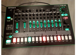 Roland TR-8 (5703)