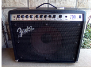 Fender Roc Pro 700