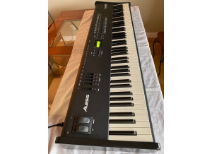 Alesis QS8 (78093)