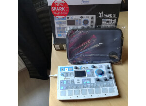 Arturia SparkLE Creative Drum Machine (72900)