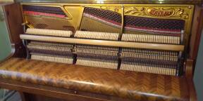 Vend Piano Droit GAVEAU E 125, frisé à chevron, finition ciré naturel