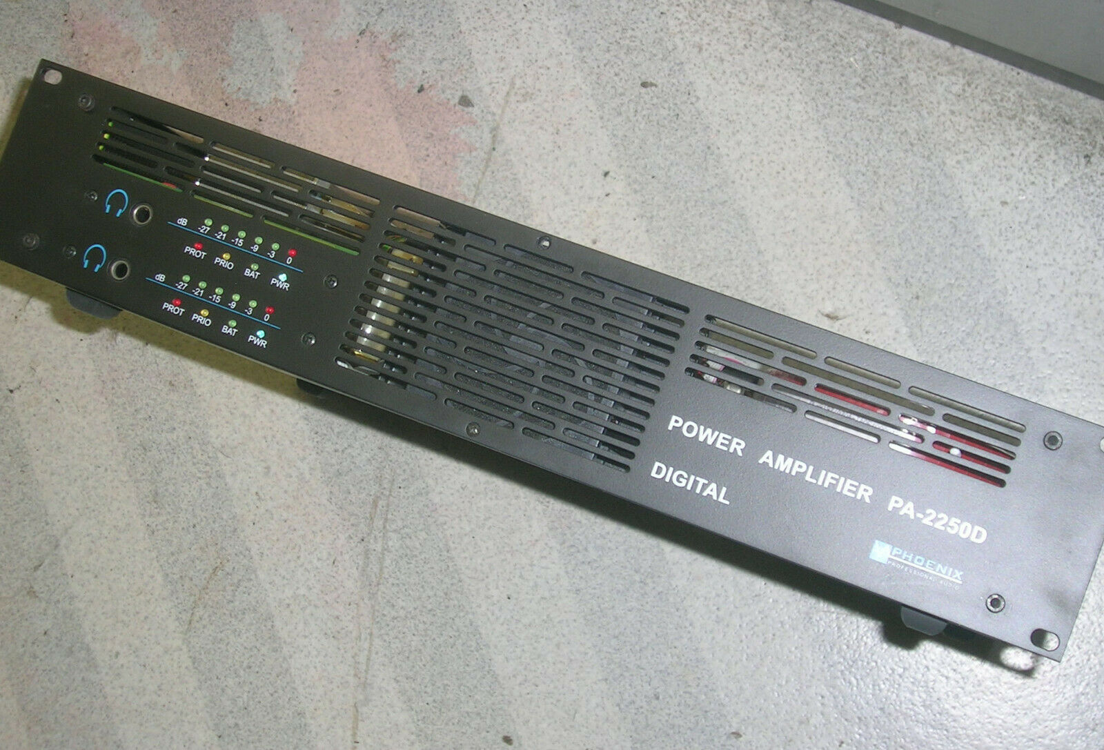 Vends Ampli Stéréo haut de gamme pour Ligne 100v - Phoenix Professional Audio PA-2250D - Neuf