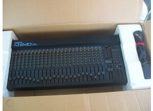 Roland M-240 (55324)